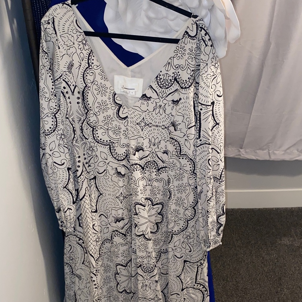 Anthropologie Boho Midi Dress Black White Print
Flowy long sleeve midi dress - Picture 5 of 8